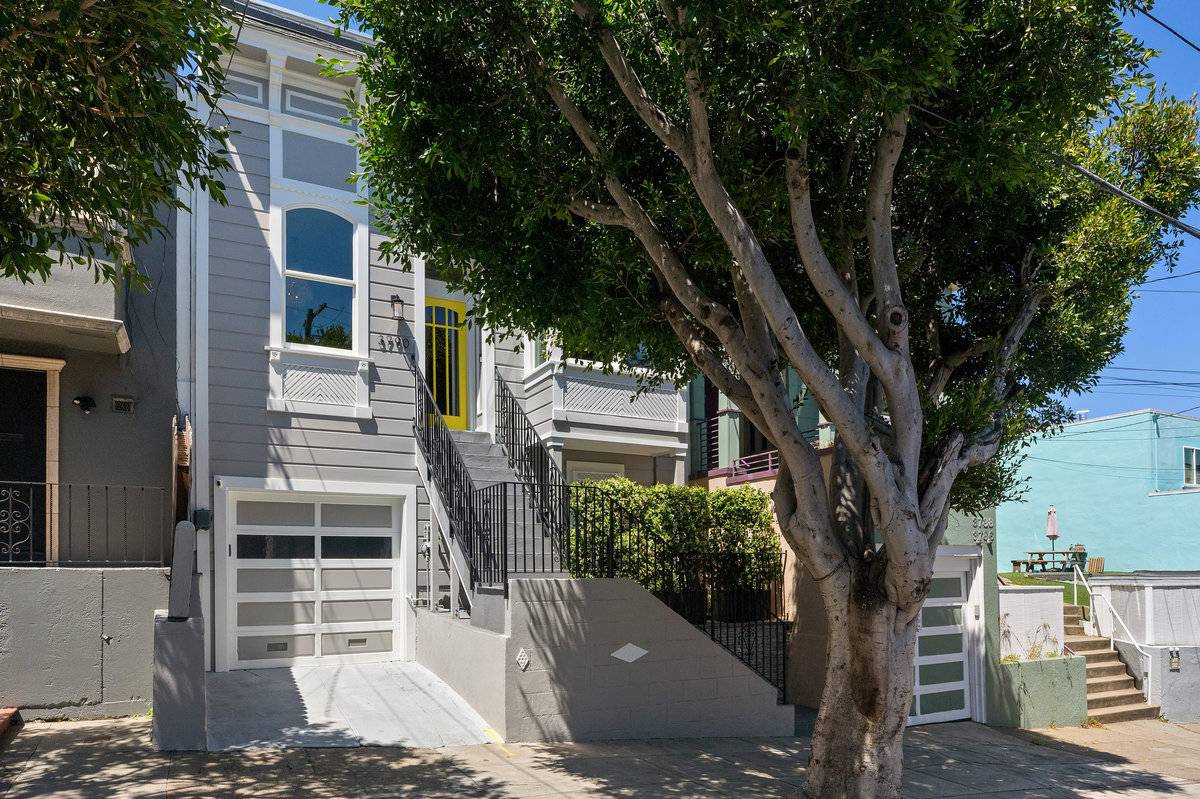 3790 Cesar Chavez St, San Francisco, CA 94110 Victorian home for sale by top Noe Valley real estate agents Danielle Lazier Vivre best SF Realtors (2)