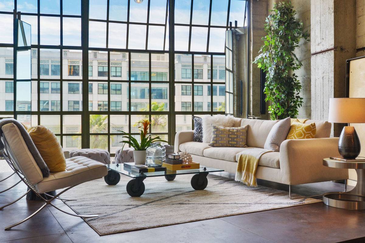 buy a south beach condo with best realtor agent danielle lazier vivre